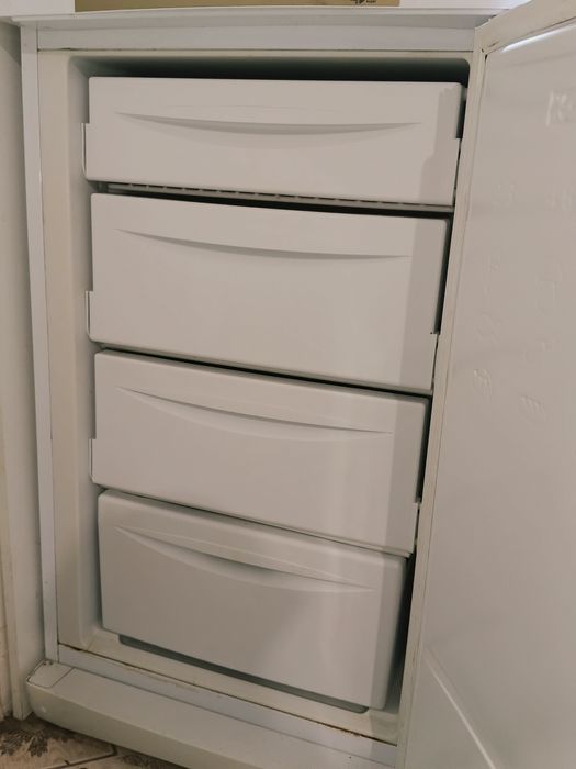 Морозильник indesit SFR 100 белый