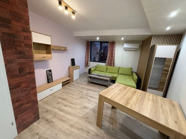 Дава се под наем Тристаен апартамент в София, Студентски град - 70 кв.м за 767.55 € - Снимка #1