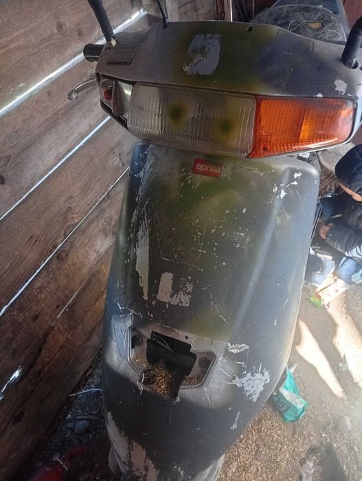 Vând scuter Aprilia defect set 80  preț 250 lei
