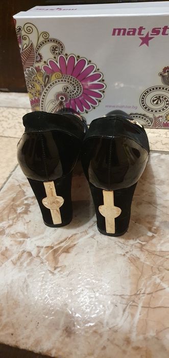 Елегантни дамски обувки