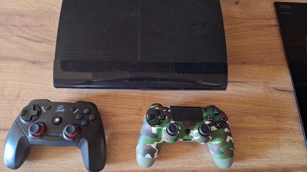 Sony Playstation 4 + 2 оригинални джойстика (ПРОМО цена 240лв)