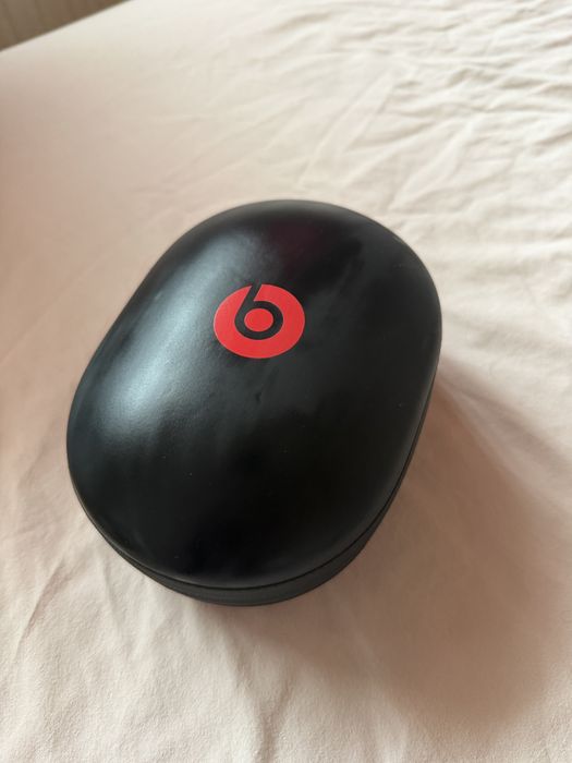 Продавам безжични слушалки ,,Beats” с оригинална кутия + аксесоари