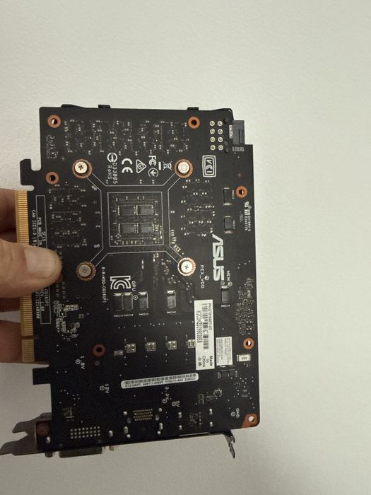 Vand placa video (GTX 1660 Ti 6GB)