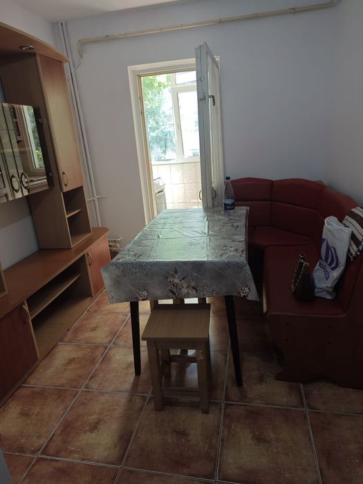 Închiriez apartament