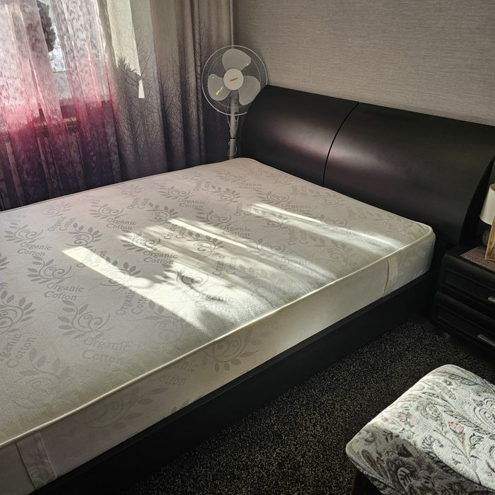 Продам кровать с матрасом