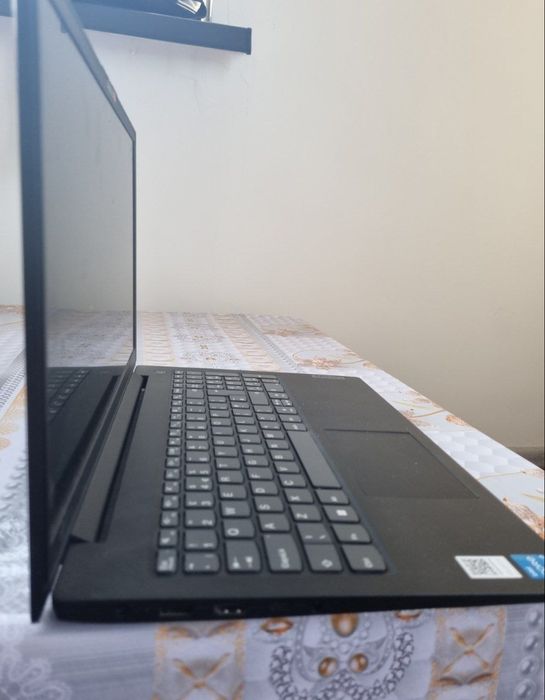 Lenovo V15 G2 ITL