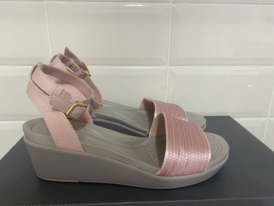 Босоножки Crocs leigh ann, w6