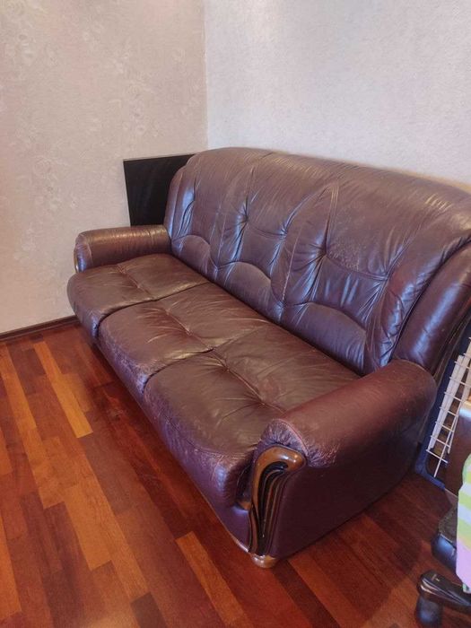 Комплект кожаных диванов