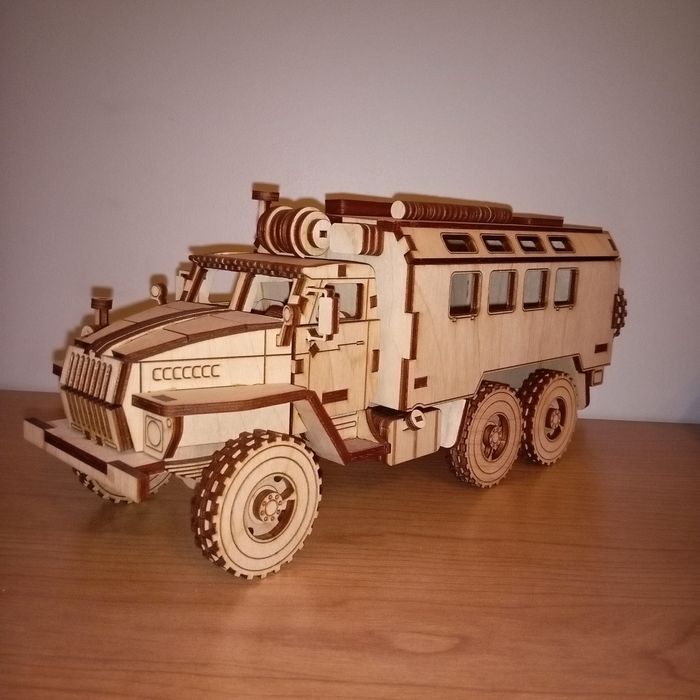 Сборные конструкторы-модели.