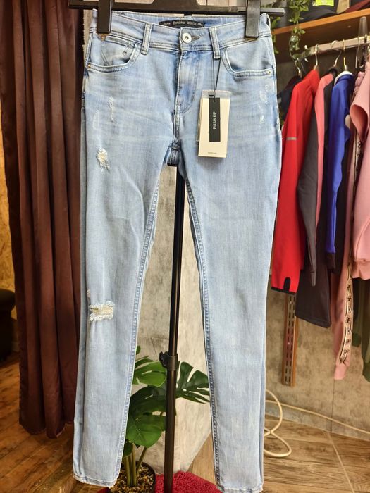 Дамски дънки Bershka 34 размер / 33 см талия