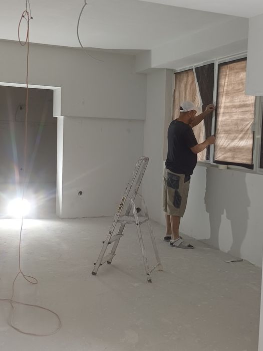 Zugravi renovam case si apartamente