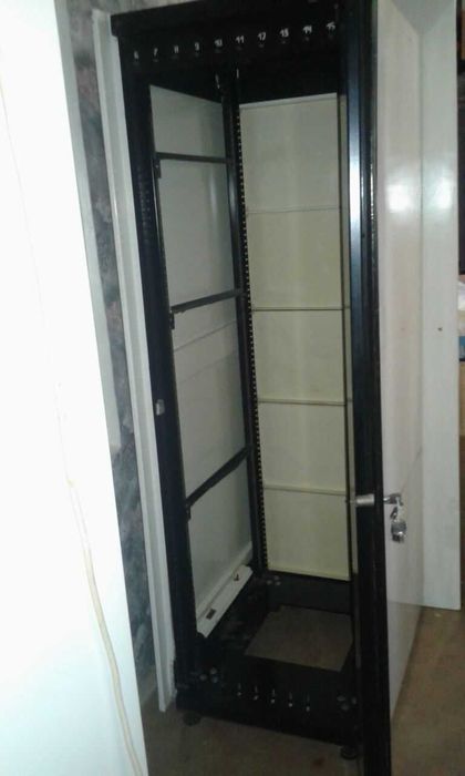 Серверный шкаф напольный ( серверная стойка )