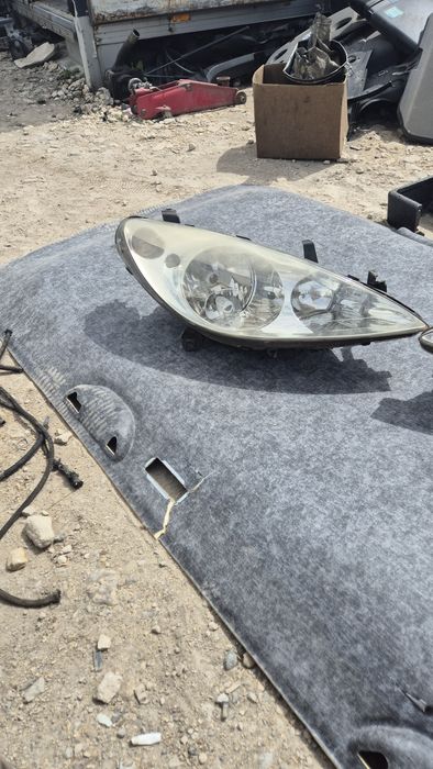 Десен Оригинален Фар  за Пежо 307 2001 - 2008г