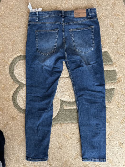 Blugi carrot Pull&Bear numar. 44