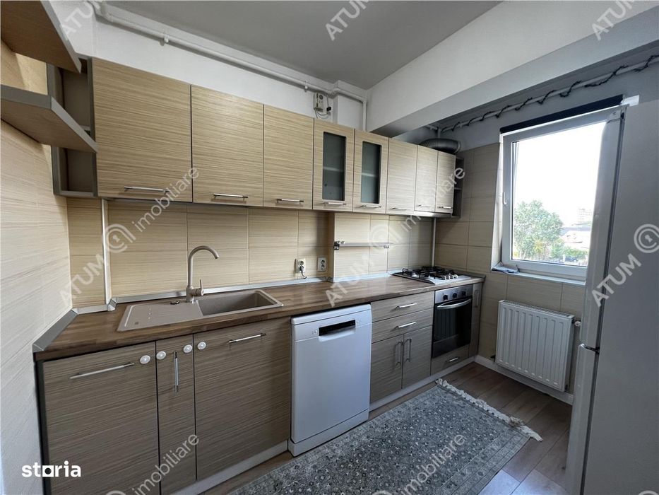 Apartament cu 3 camere decomandate si balcon la etajul 2 zona Turnisor