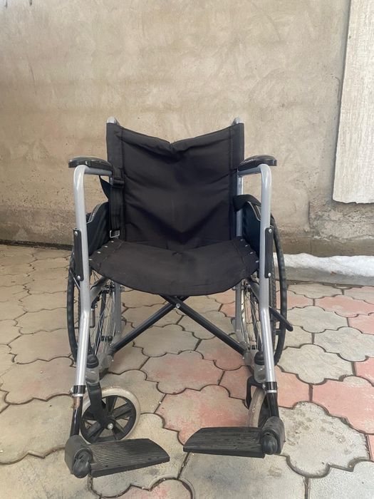 Продам инвалидную коляску