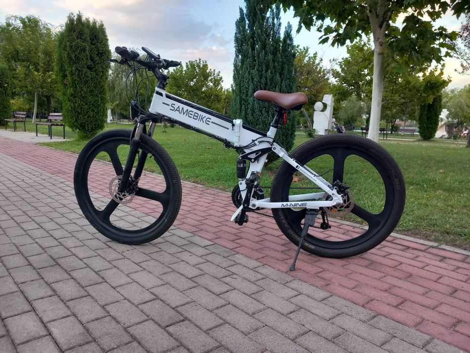 Bicicleta electrică pliabilă cu accelerație