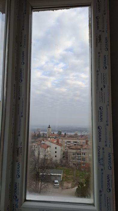 Нови стъклопакети и демонтирани водобрани