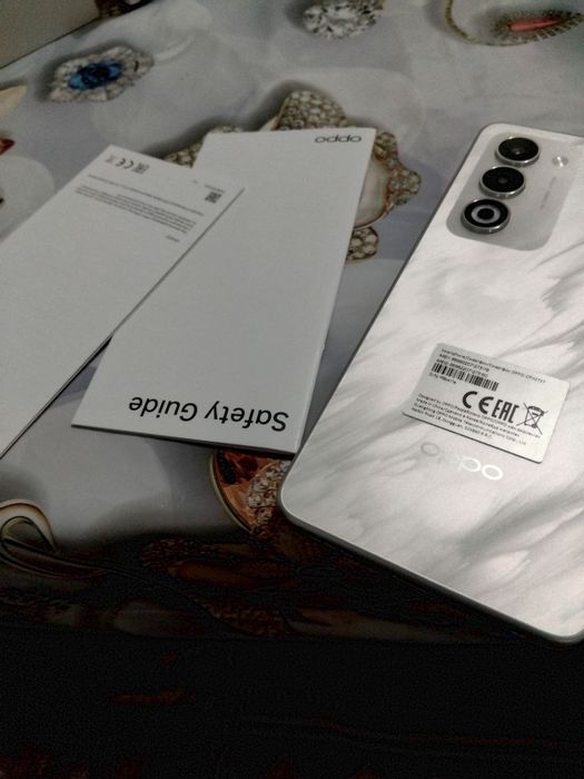 Шу телфон сотилади янги.