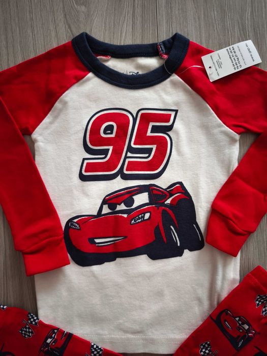 Чисто нова пижама Макуин