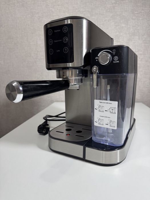 Кофемашина автоматическая, рожковая