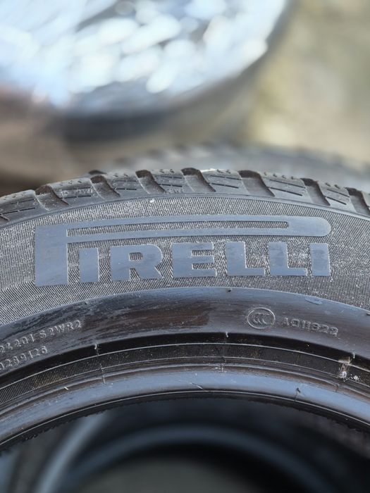 225 60 R18 . 104 H  Pirelli