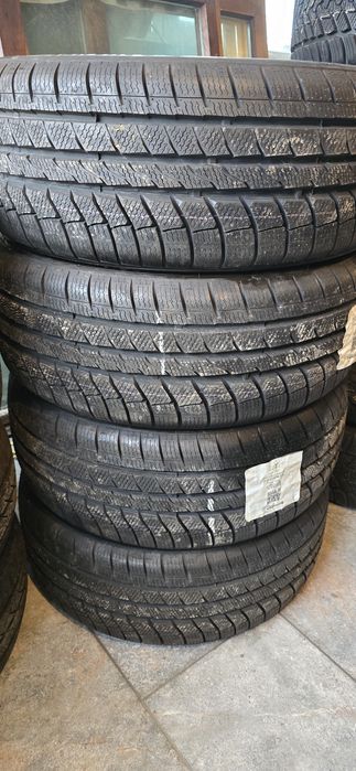 215 50 17 / 215/50R17 Davanti, set 4 buc, M+S, Noi