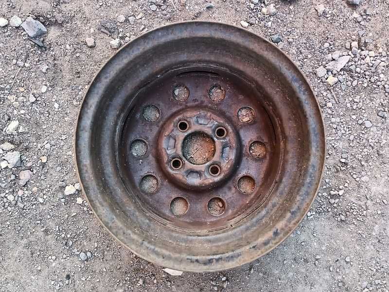 Продам оригинальный металлический диск на Volkswagen Golf