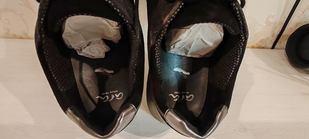 Skechers  ARA  mărimea 40 -26 cm - negri - ediție limitată -Superbi