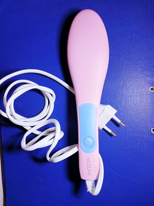 Продам. Щетка-выпрямитель для волос MIZUHI . Новая.