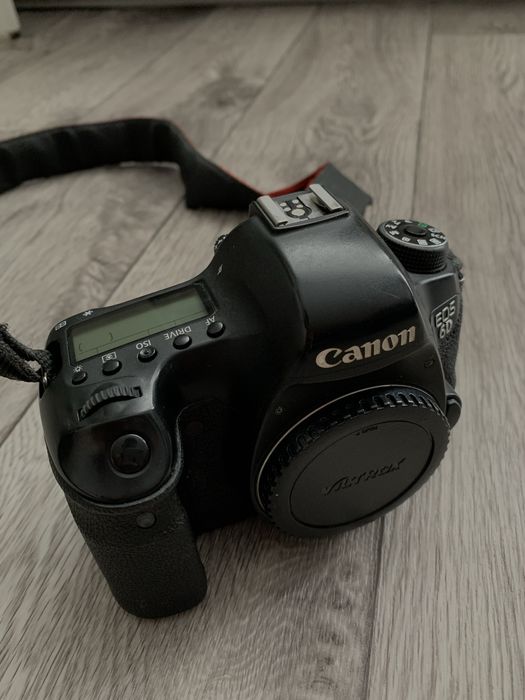 Продам Canon 6D в хорошем состоянии