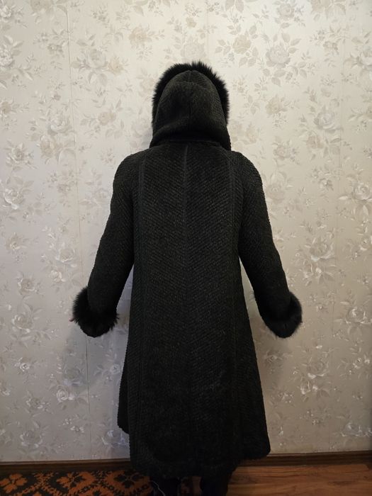 Женское пальто со съемным капюшоном