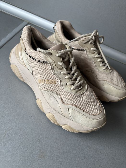 Сникърси GUESS -много запезени