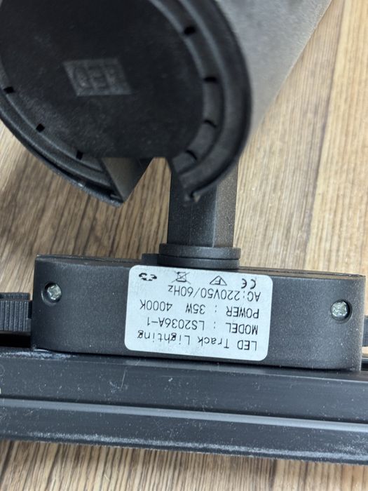 Продам трековые светильники