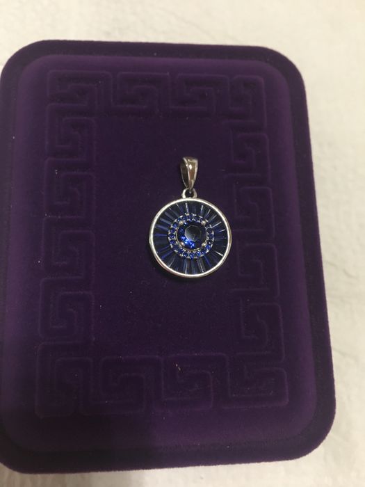 Кулоны и камни настоящие