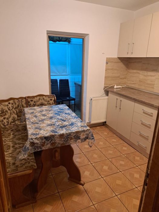 Inchiriez apartament 2 camere decomandat