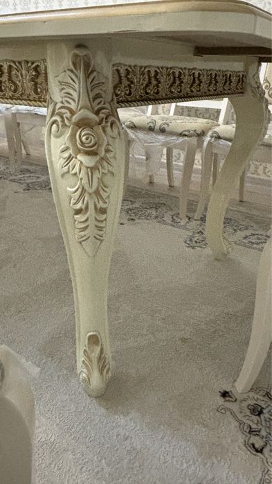 Стол со стульями