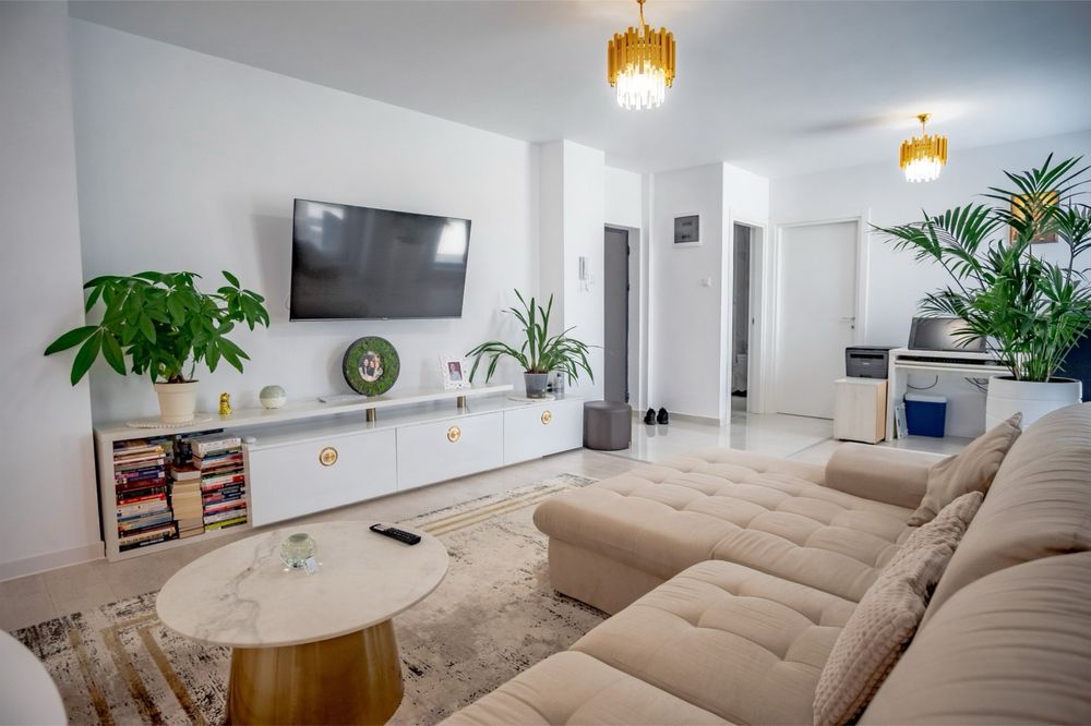 Inchiriez apartament 3 camere tip Penthouse