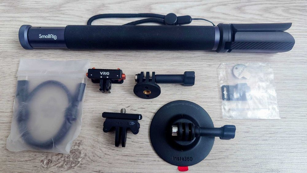 Insta360 Ace Pro cu accesorii (charger, 4 baterii, case, selfie stick)