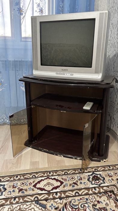 Телевизор с тумбой и DVD в подарок