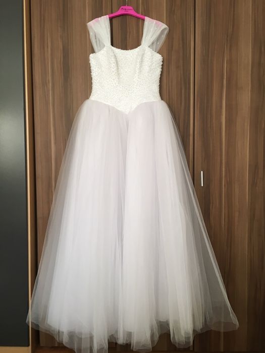 Vand rochie de mireasa impecabila! Model printesa