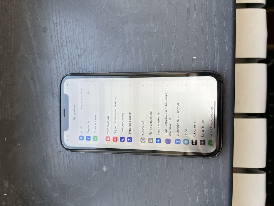 Iphone 11 holati yaxshi aybi ekranga qora soya bor