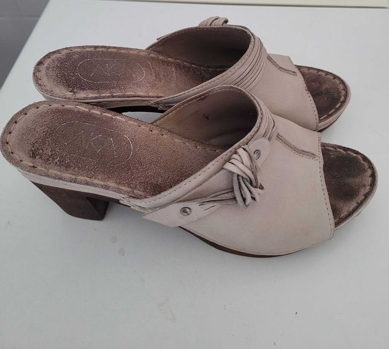 Saboti din piele , marime 37