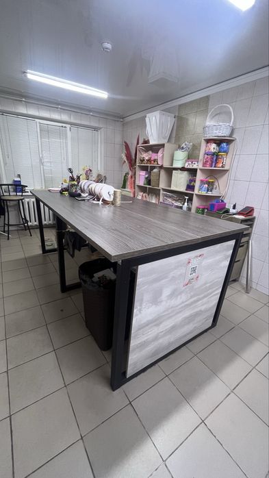 Продам стол флориста
