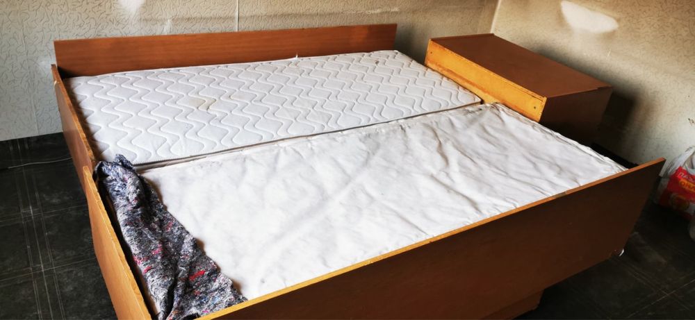 Две легла и ракла