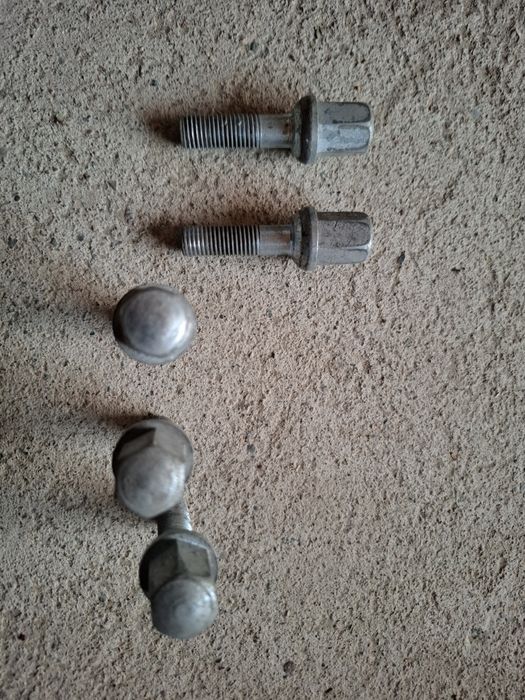 Продам болты от мерса