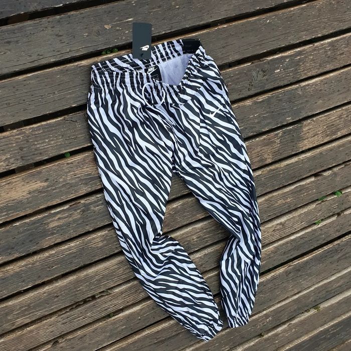 Дамско долнище суитър Nike размер М Л и XL висока талия