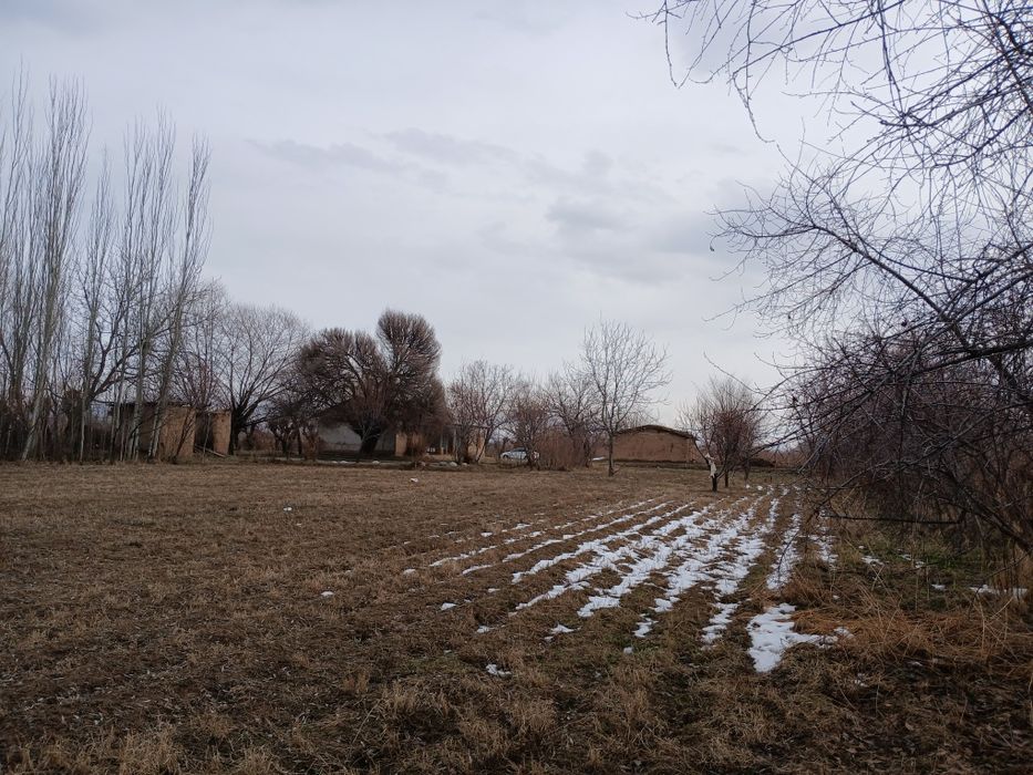 Нотурар йер сотилади!