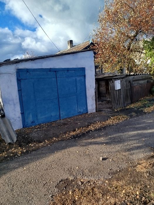 продам дом с гаражом и участок