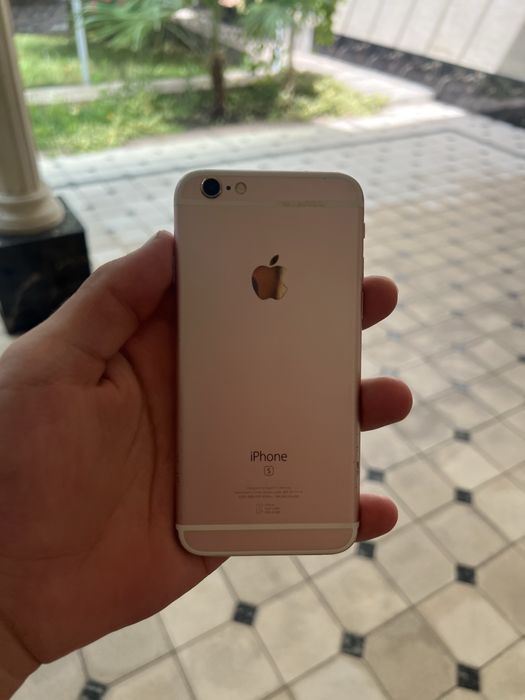 Iphone 6s gold.